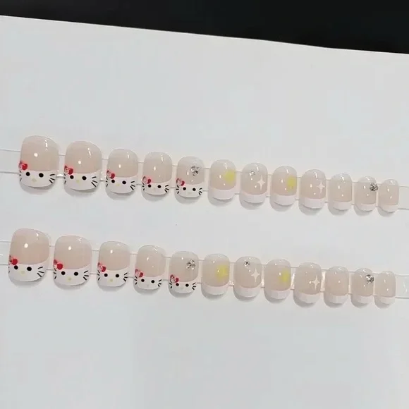 Hello Kitty Press On Nails - Picture 3 of 4